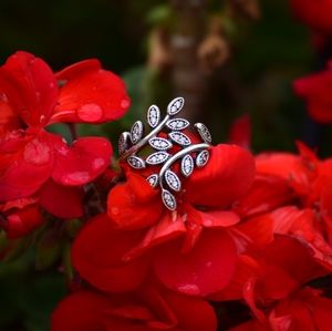 *RETIRED* Authentic Sparkling Leaves Pandora Ring